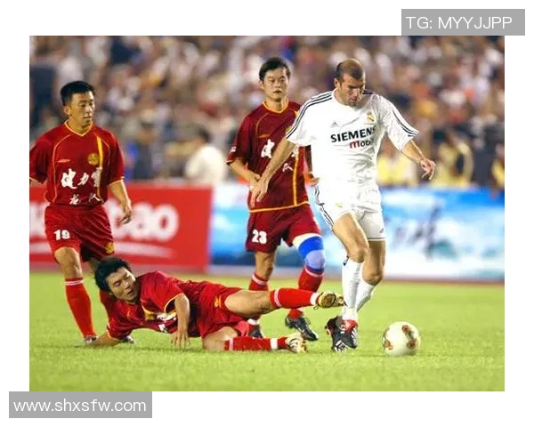 足球明星突破豪华背后的故事与成就揭秘